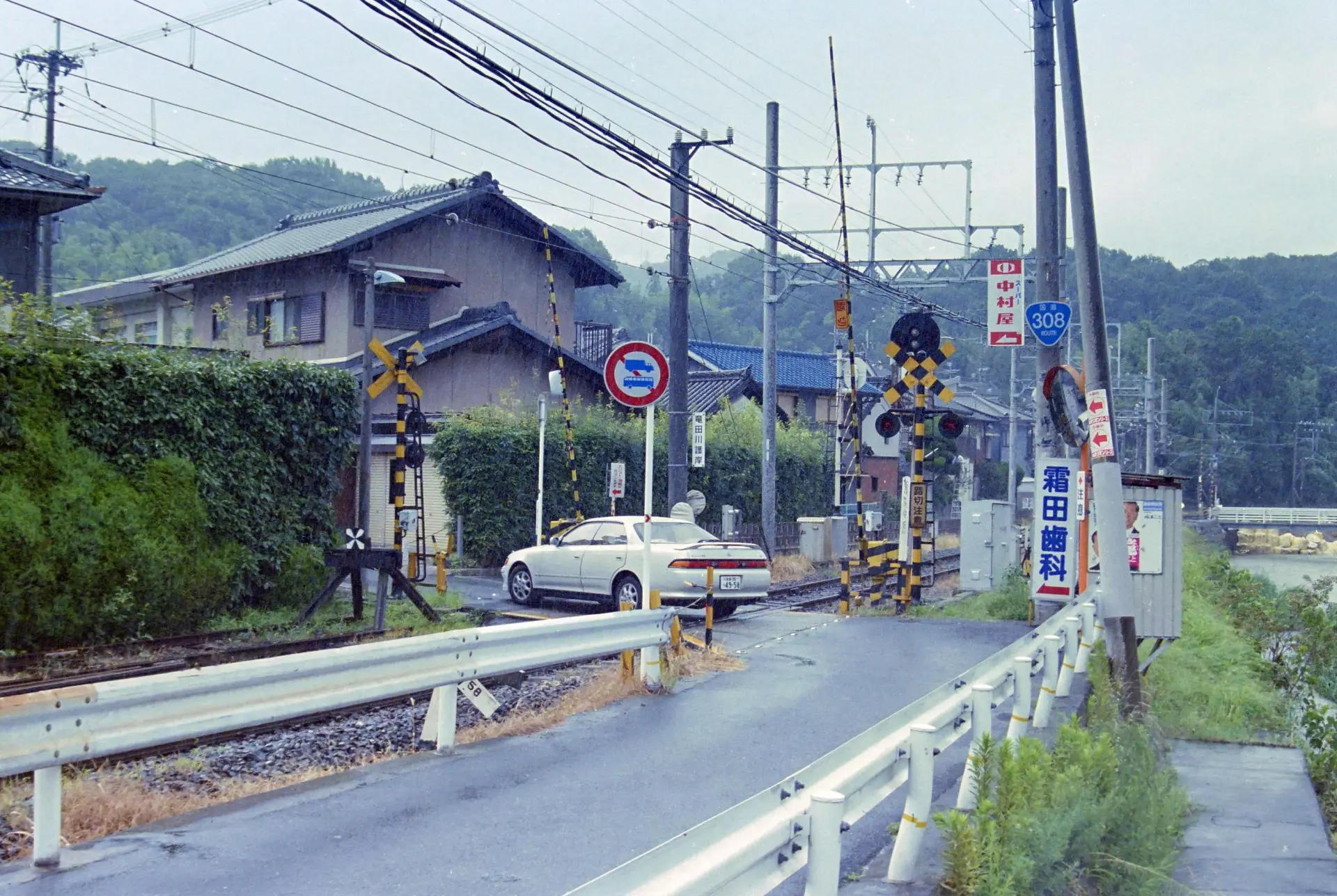 近鉄生駒線の踏切