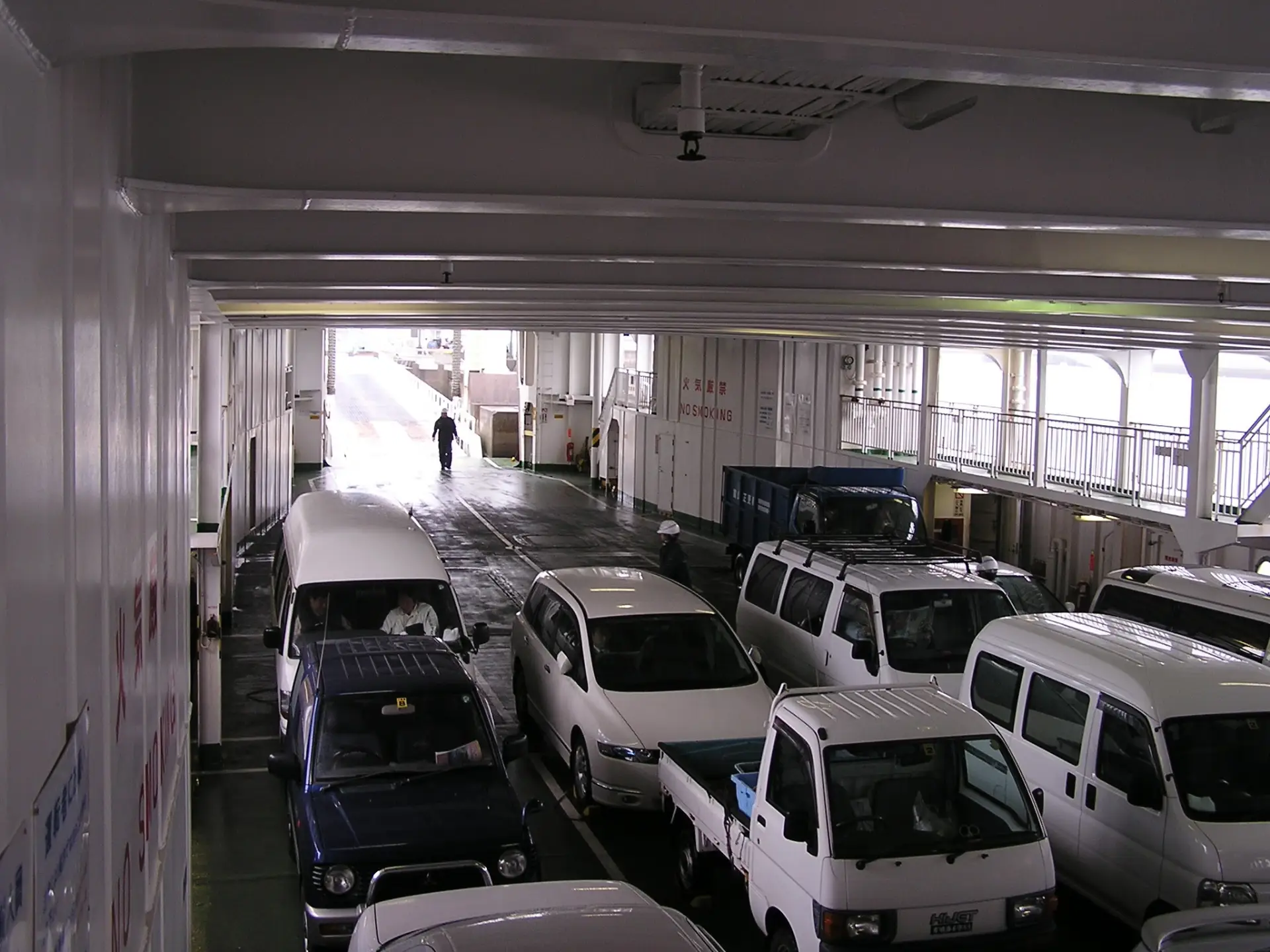 フェリーに乗船