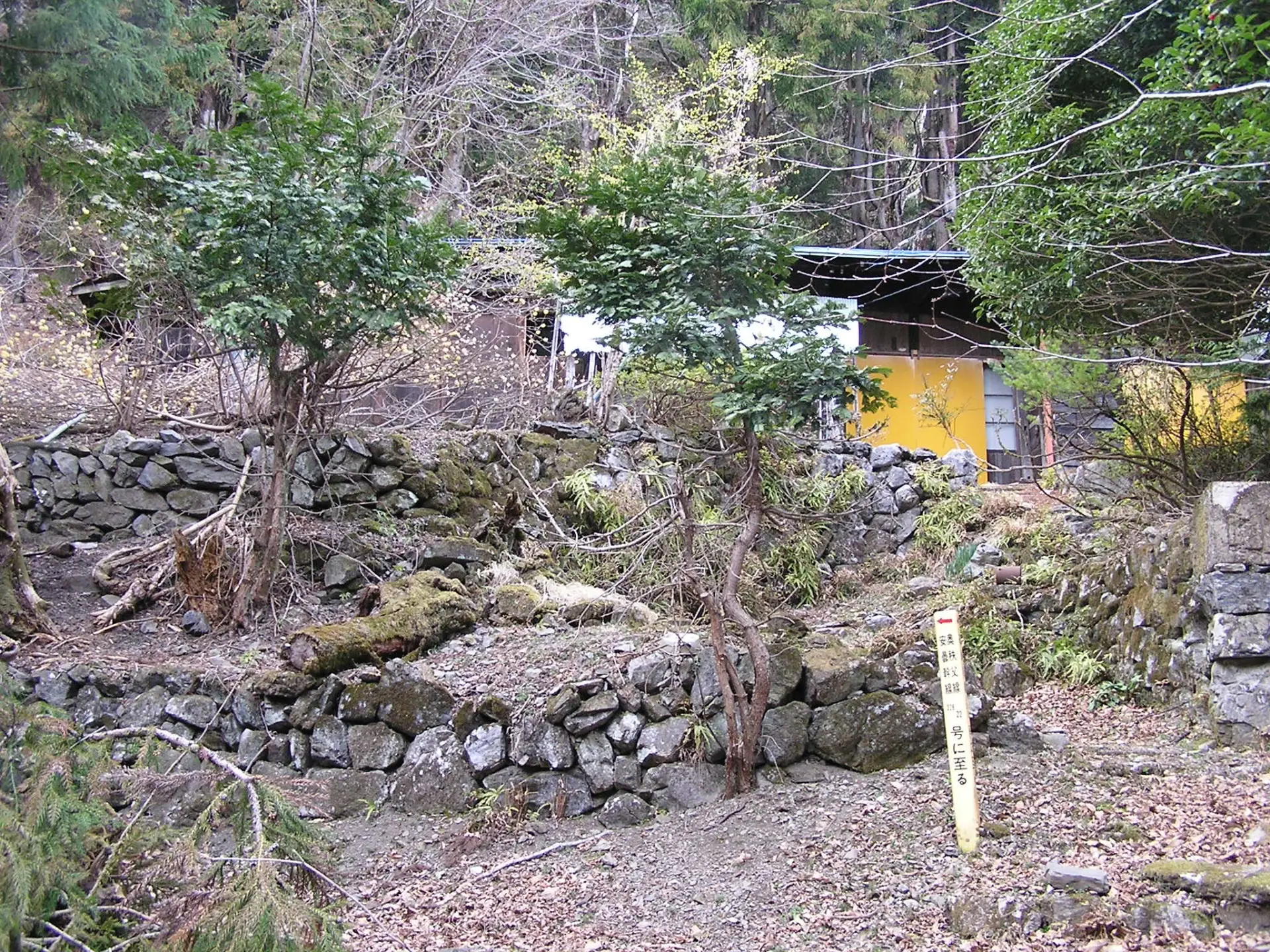 白岩廃村入口の茶屋